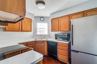 5520 Creekridge Dr in Arlington, TX - Building Photo - Building Photo