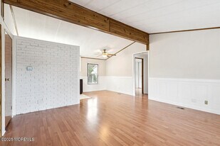 5 Fallow Dr in Englishtown, NJ - Building Photo