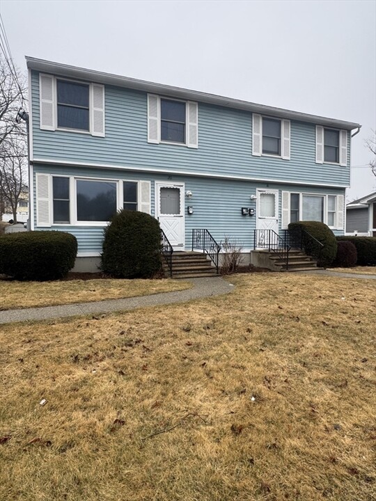 18-20 Armory Rd in Southbridge, MA - Foto de edificio