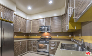 1235 Granville Ave in Los Angeles, CA - Building Photo - Building Photo