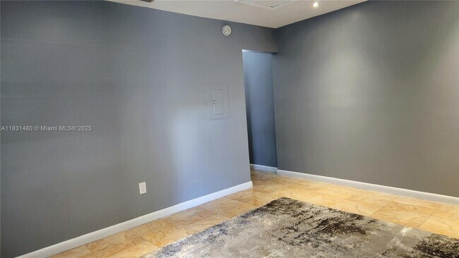 55 SW 12th St in Dania Beach, FL - Building Photo - Building Photo