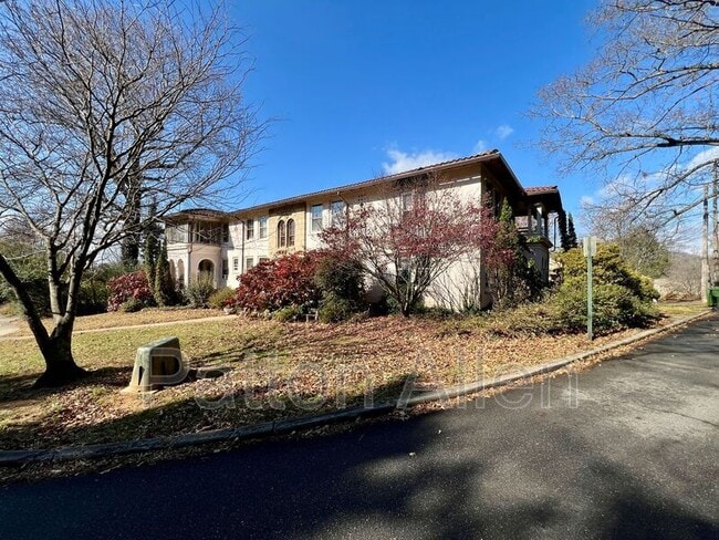 83 Edgemont Rd in Asheville, NC - Building Photo - Building Photo