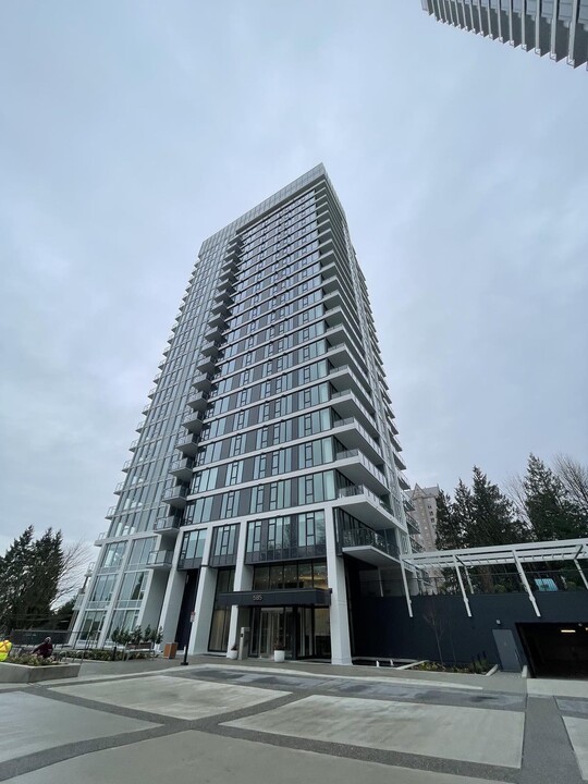 585 Austin Ave in Coquitlam, BC - Building Photo