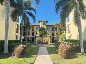 228 Fox Glen Dr, Unit 228 Fox Glen Drive #3310, in Naples, FL - Building Photo - Building Photo