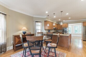 73 Lexington Ave, Unit 2 in Somerville, MA - Foto de edificio - Building Photo