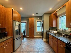 21 Chetwynd Rd, Unit 1 in Somerville, MA - Foto de edificio - Building Photo