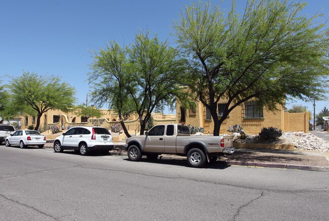 El Capitan Apartments in Tucson, AZ - Building Photo - Building Photo
