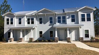 135 N Sand Palm Rd in Freeport, FL - Building Photo