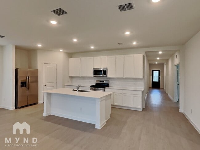 1250 Okeechobee Dr in Dallas, TX - Building Photo - Building Photo