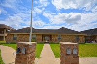 2104 Paradise Dr in Pharr, TX - Foto de edificio - Building Photo