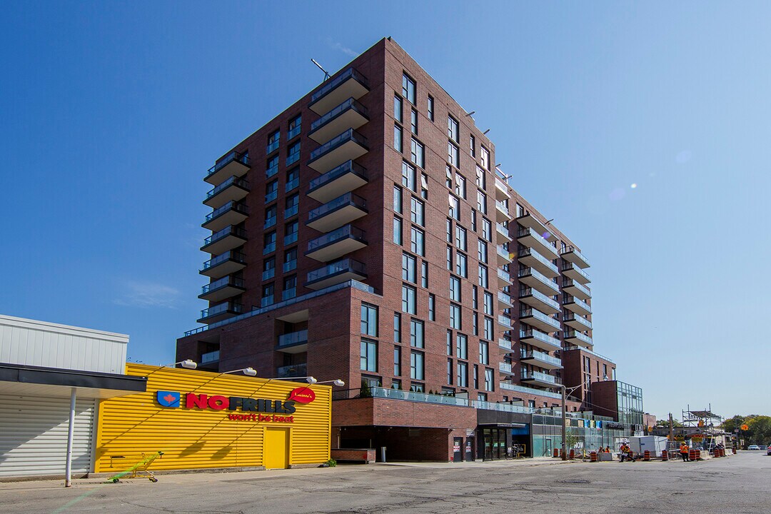 185-1185 Alberta Ave in Toronto, ON - Building Photo