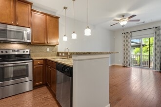 215 Semel Dr in Atlanta, GA - Building Photo - Building Photo