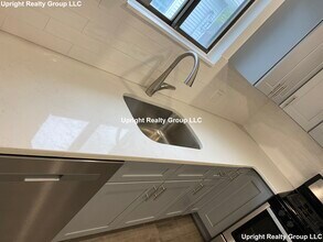 60 Nonantum St, Unit 2 in Boston, MA - Foto de edificio - Building Photo