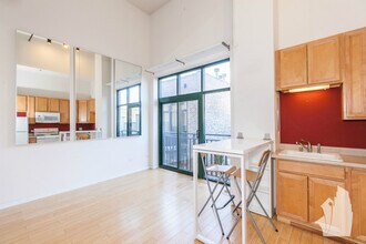 400 W Ontario St, Unit 708 B in Chicago, IL - Building Photo - Building Photo