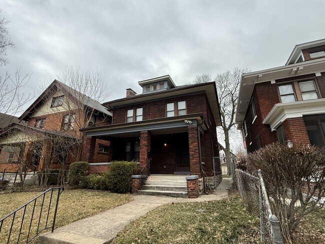 675 Linwood Ave in Columbus, OH - Building Photo - Building Photo