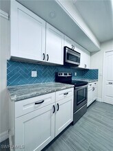 13535 Eagle Ridge Dr in Ft. Myers, FL - Foto de edificio - Building Photo