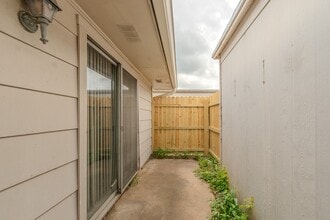 6638 Lexington Dr in Beaumont, TX - Building Photo - Building Photo