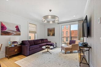 19 Washington St, Unit 451 in Saratoga Springs, NY - Building Photo - Building Photo