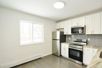 62 Forestville Ave in Plainville, CT - Building Photo - Building Photo