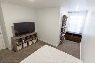 913 E Flotsam Wy in Saratoga Springs, UT - Building Photo - Building Photo
