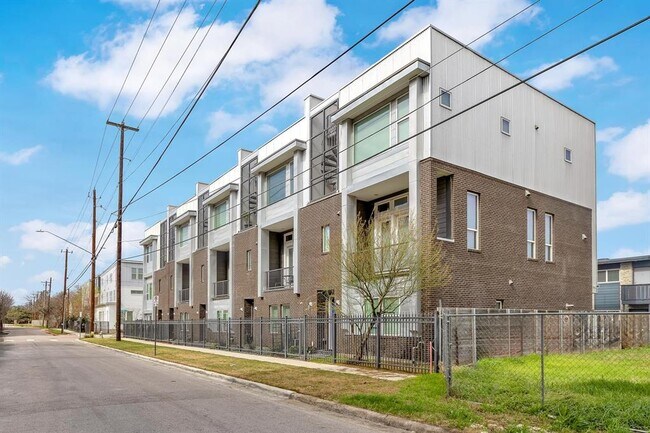 1008 Concordia Ave in Austin, TX - Building Photo - Building Photo