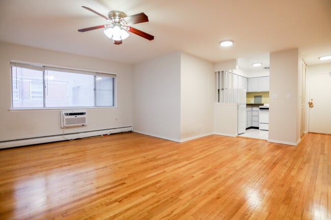 6233 N Winthrop Ave, Unit #402