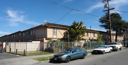 12001 Runnymede St in North Hollywood, CA - Building Photo - Building Photo