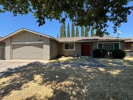 1621 Wagner Heights Rd in Stockton, CA - Building Photo
