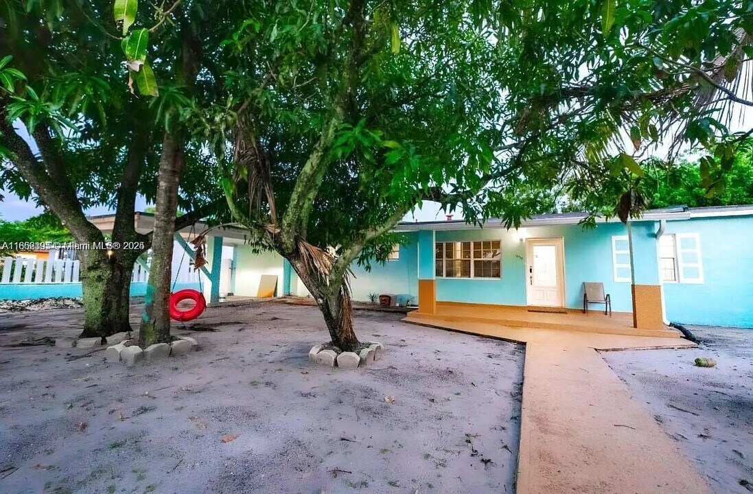 15735 NW 28th Pl in Opa Locka, FL - Building Photo
