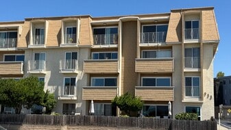 933 Shore Line Dr in Alameda, CA - Building Photo
