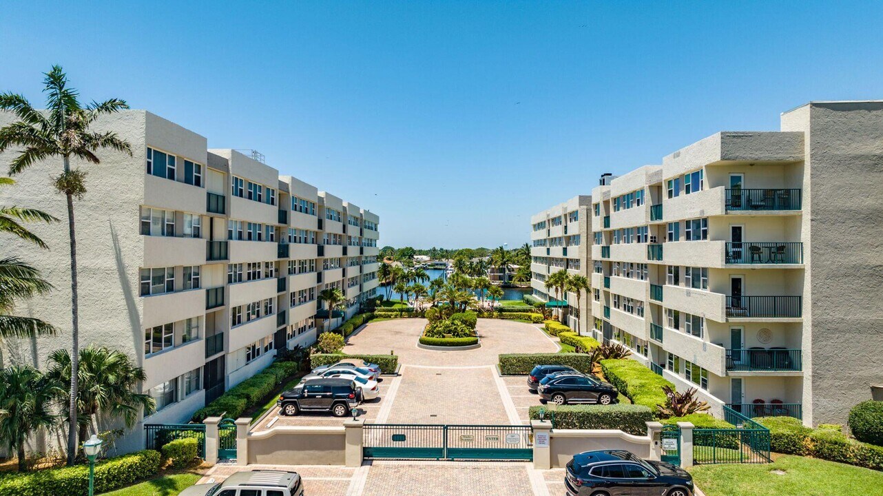 1236 Hillsboro Mile in Hillsboro Beach, FL - Foto de edificio