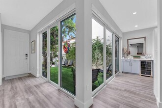 1546 Yellowheart Way in Hollywood, FL - Building Photo - Building Photo