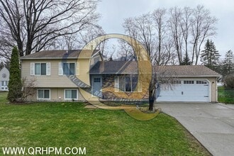 921 Byram Lake Dr in Linden, MI - Building Photo - Building Photo