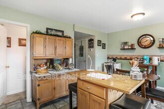 121 E Rd in Martinsburg, WV - Foto de edificio - Building Photo