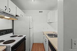 8709 Candlewood Trail in Brighton, MI - Foto de edificio - Building Photo