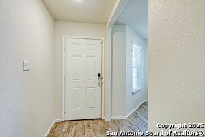 8037 Falcon Meadow Dr in Converse, TX - Building Photo - Building Photo