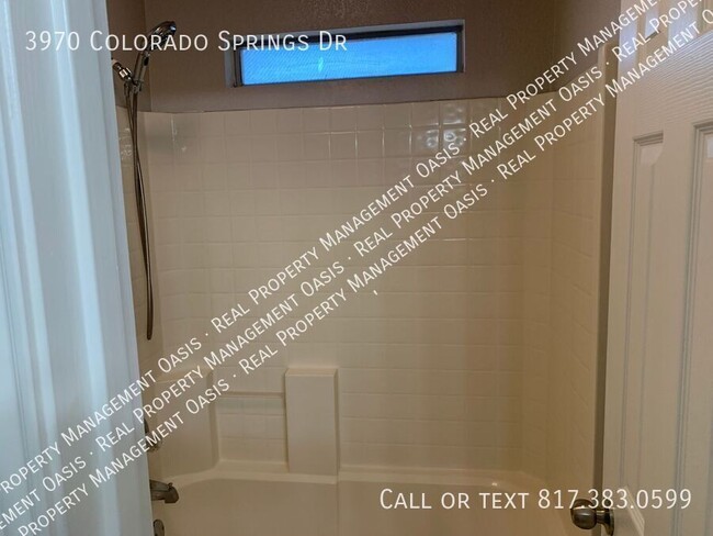 3970 Colorado Springs Dr in Fort Worth, TX - Foto de edificio - Building Photo
