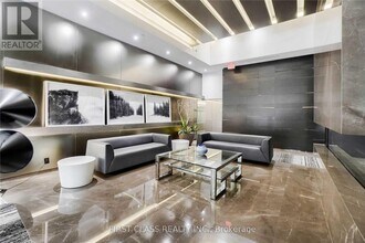 101 Charles St E in Toronto, ON - Building Photo - Building Photo