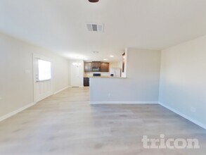 676 Yearwood Ln in Jarrell, TX - Building Photo - Building Photo