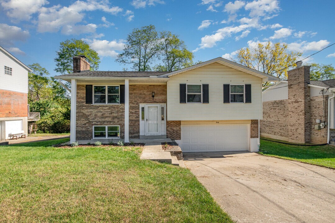 40 Stacy Ln in Fort Thomas, KY - Building Photo