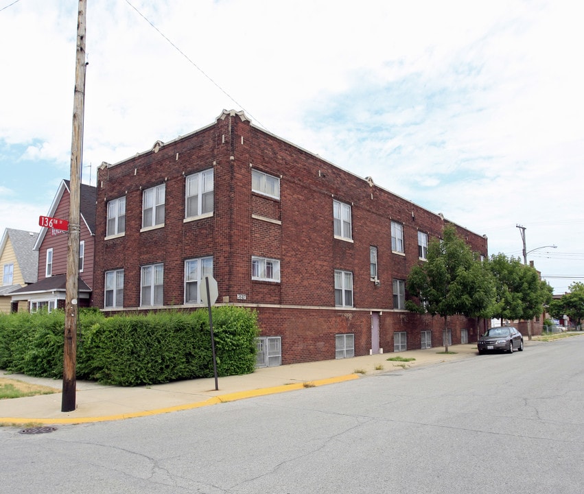 3527 Hemlock St in East Chicago, IN - Foto de edificio