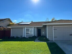1013 Peachwood Ct in Los Banos, CA - Building Photo