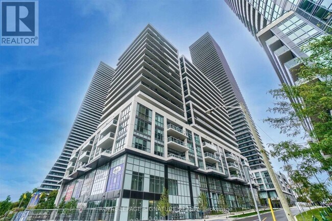 65 Annie Craig Dr in Toronto, ON - Building Photo - Building Photo