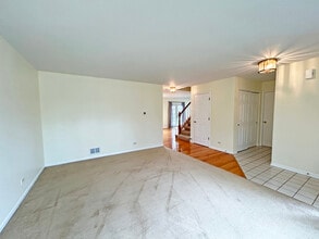 6146 Golfview Dr in Gurnee, IL - Building Photo - Building Photo