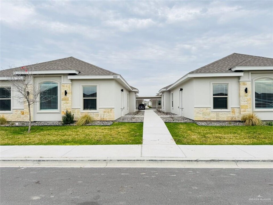 822 N Blair Ave in Edinburg, TX - Building Photo