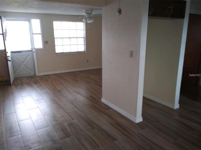 4030 Chesswood Dr in Holiday, FL - Foto de edificio - Building Photo