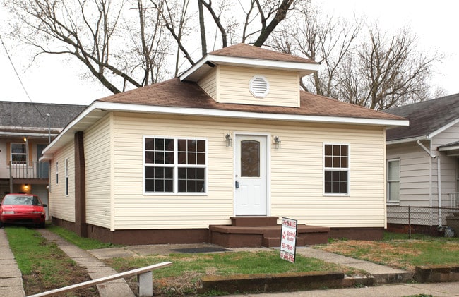136 6th St in Dunbar, WV - Foto de edificio - Building Photo