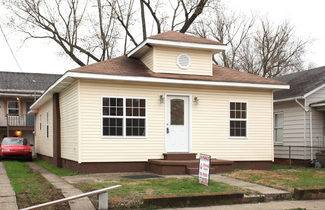 136 6th St in Dunbar, WV - Building Photo - Building Photo