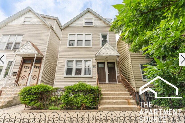 2616 N Marshfield Ave, Unit 2 in Chicago, IL - Building Photo - Building Photo