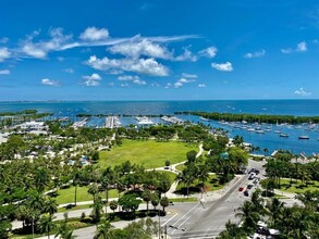 3400 SW 27th Ave, Unit 1505 in Coral Gables, FL - Foto de edificio - Building Photo